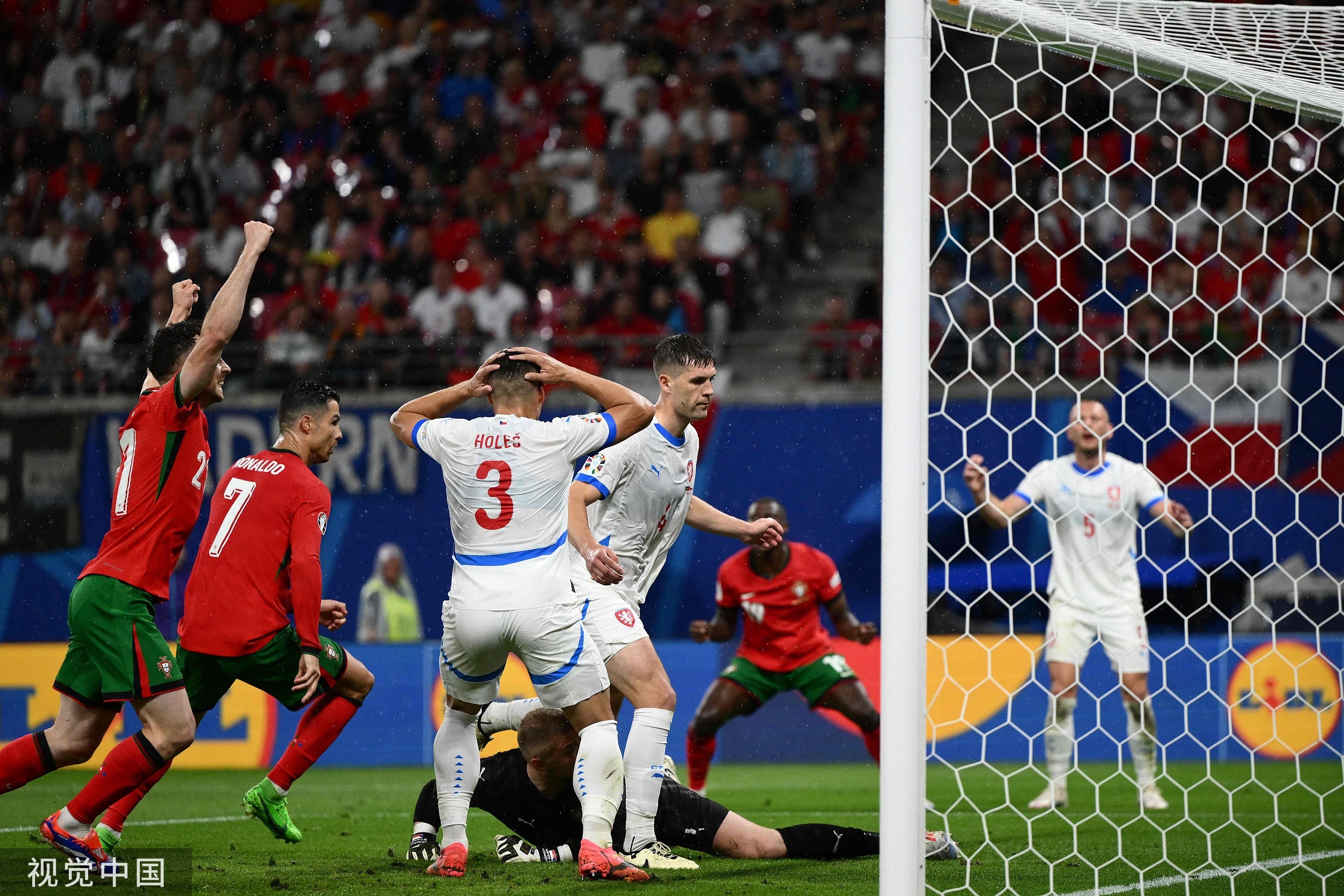 mk sports-欧洲豪门对决,足球赛事惊险刺激